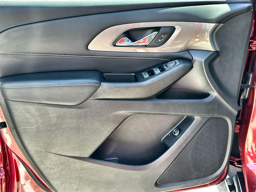 Thumbnail: 2023 Chevrolet Traverse - 28