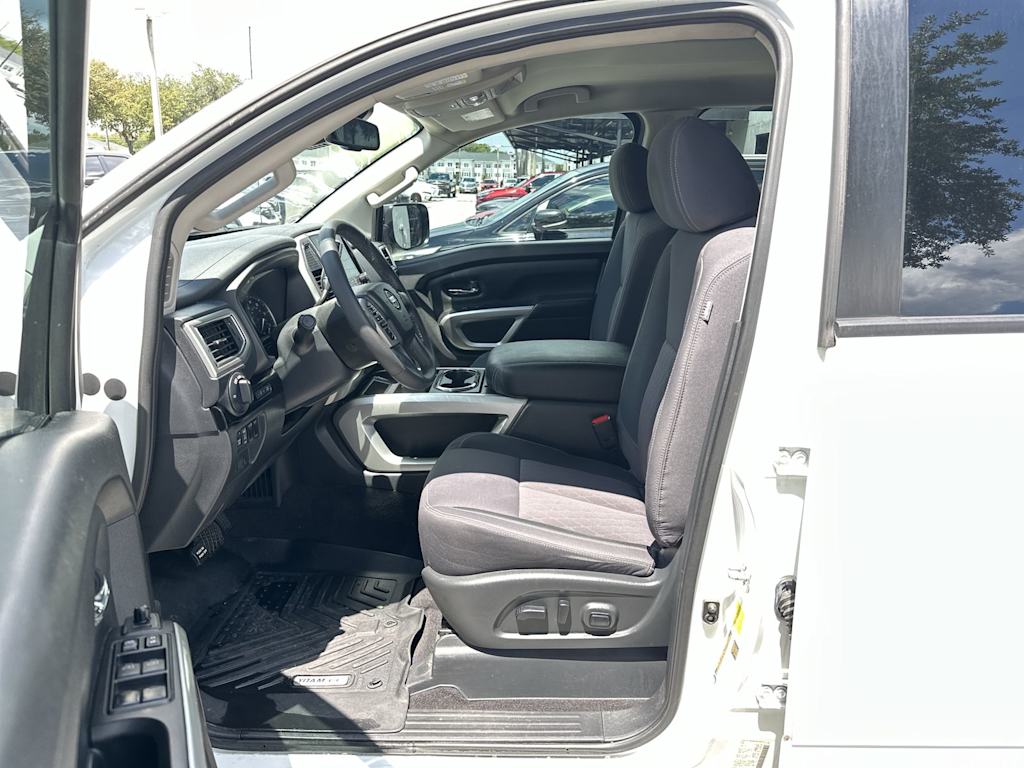 Thumbnail: 2021 Nissan Titan - 10