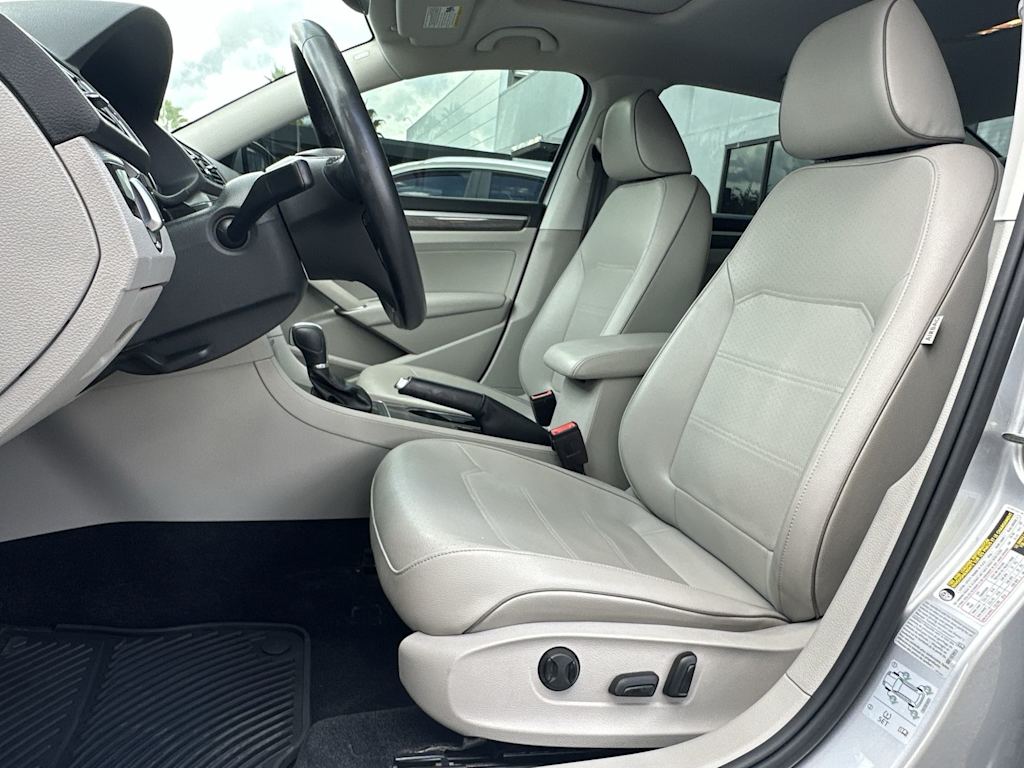 Thumbnail: 2018 Volkswagen Passat - 12