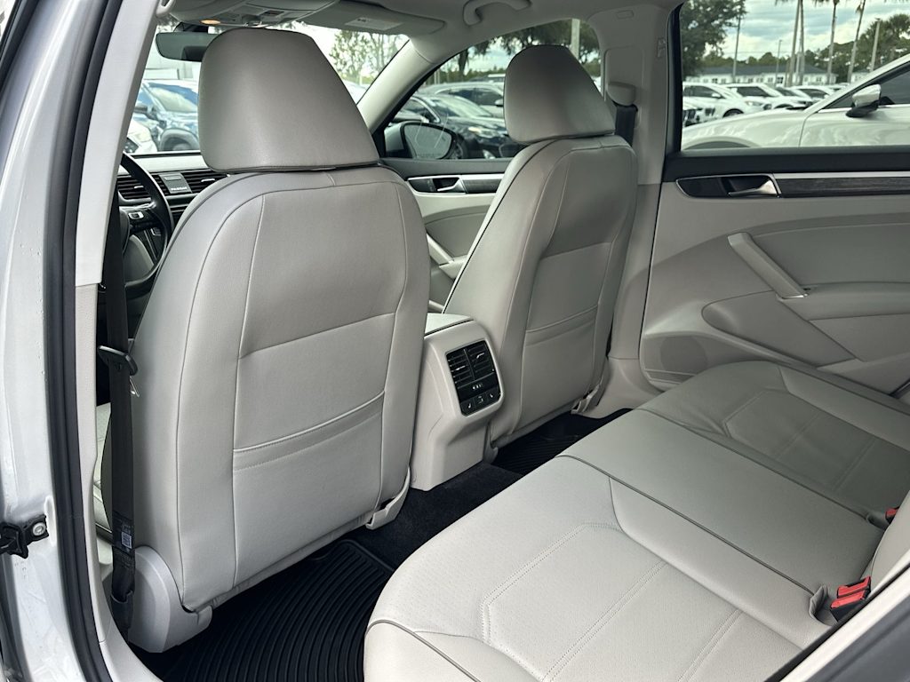 Thumbnail: 2018 Volkswagen Passat - 13