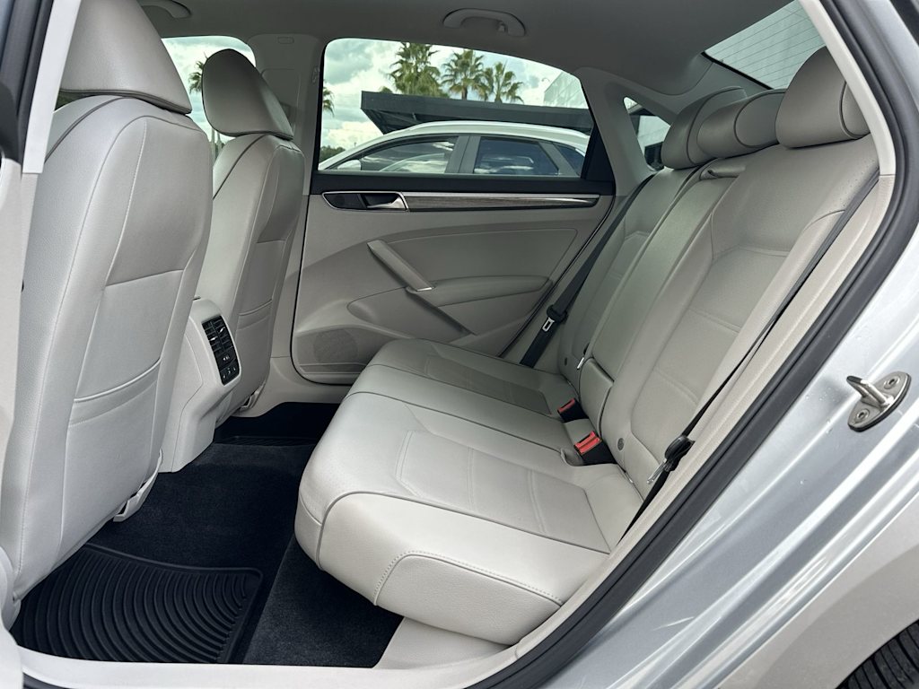 Thumbnail: 2018 Volkswagen Passat - 19