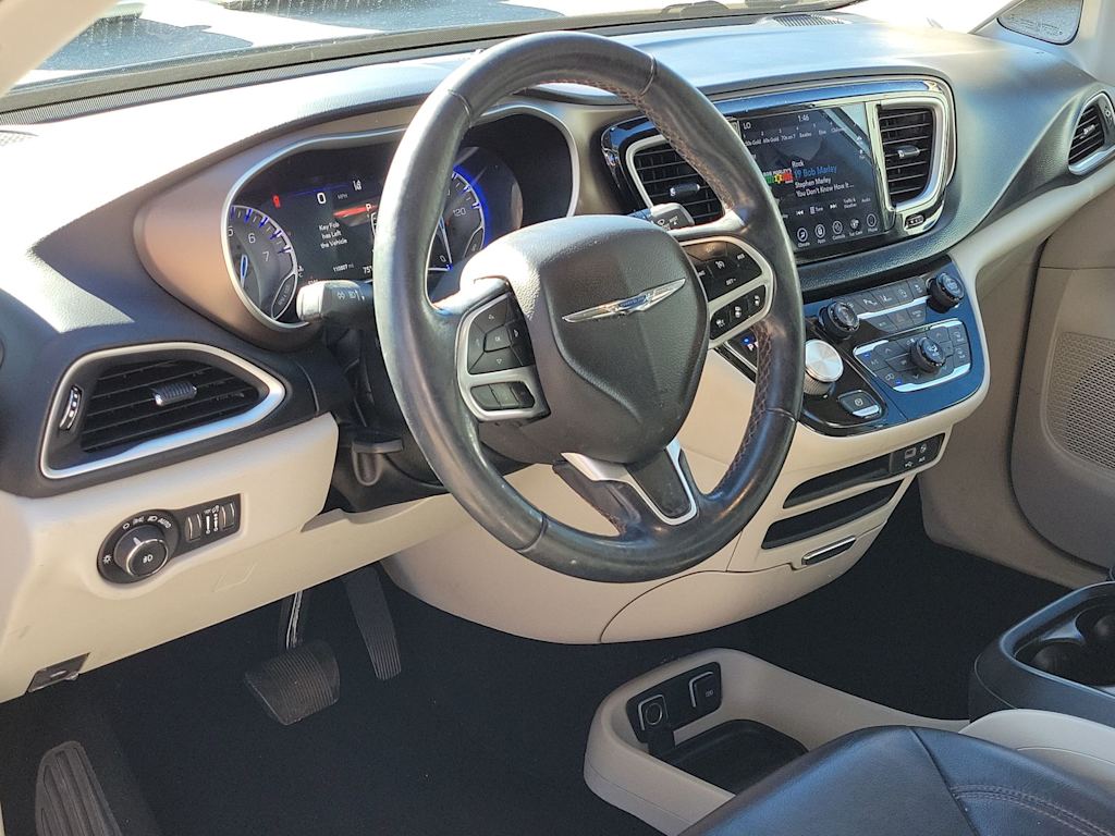 2018 Chrysler Pacifica Touring L 19