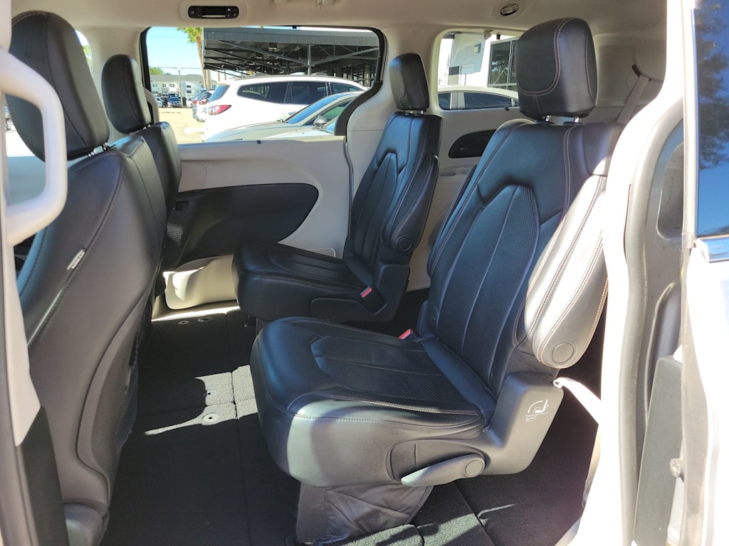 2018 Chrysler Pacifica Touring L 11