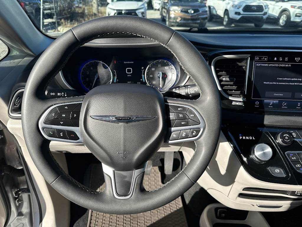Thumbnail: 2024 Chrysler Pacifica - 10