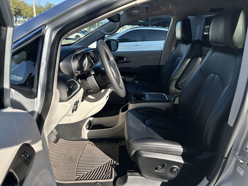 Thumbnail: 2024 Chrysler Pacifica - 12