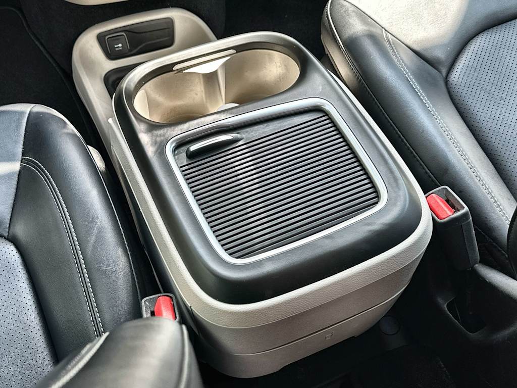 Thumbnail: 2024 Chrysler Pacifica - 25