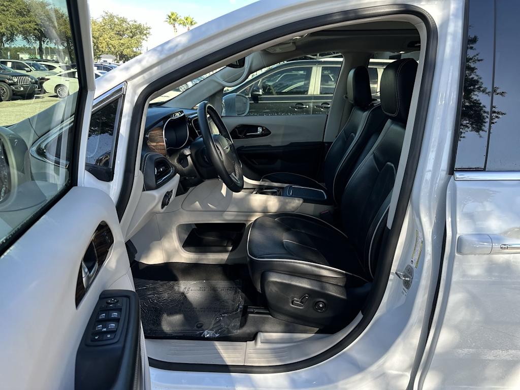 Thumbnail: 2022 Chrysler Pacifica - 18