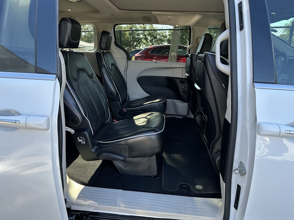 Thumbnail: 2022 Chrysler Pacifica - 11