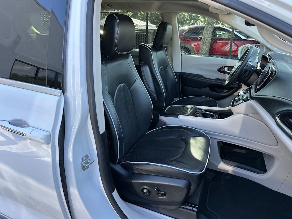 Thumbnail: 2022 Chrysler Pacifica - 23