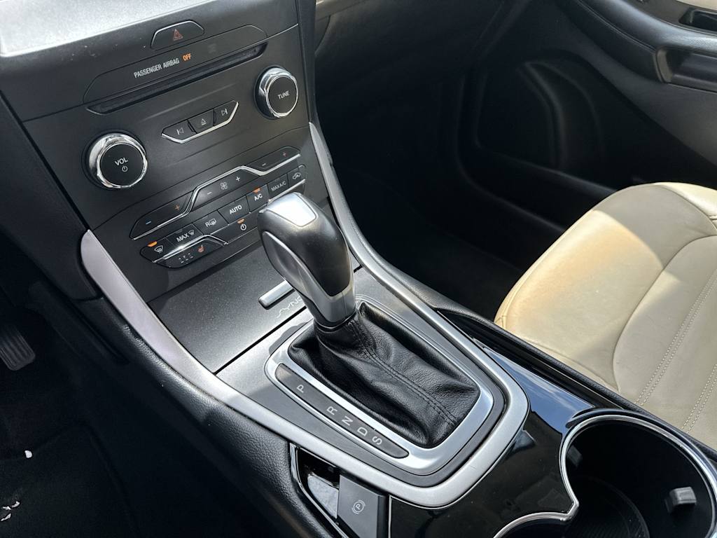Thumbnail: 2016 Ford Edge - 15