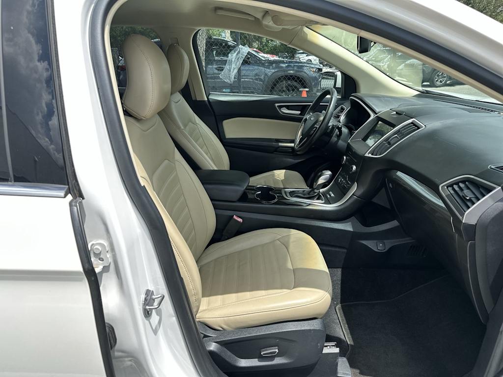Thumbnail: 2016 Ford Edge - 21