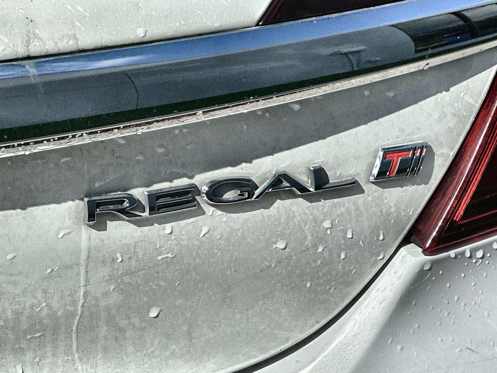 Thumbnail: 2017 Buick Regal - 6