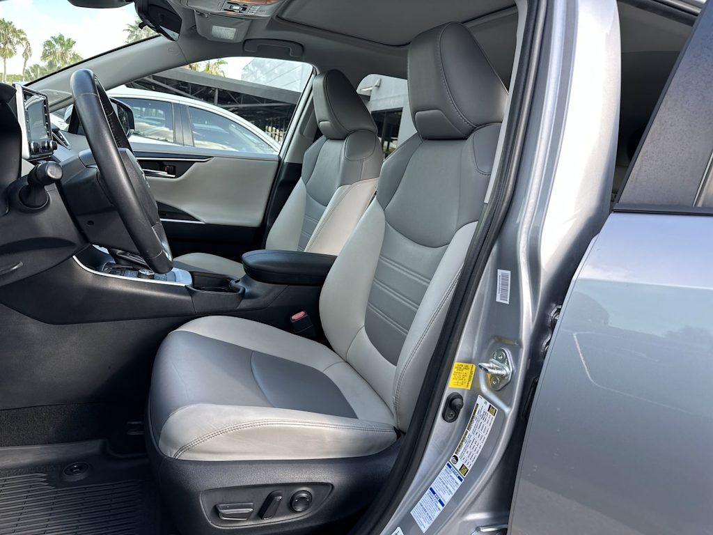 Thumbnail: 2020 Toyota RAV4 - 11