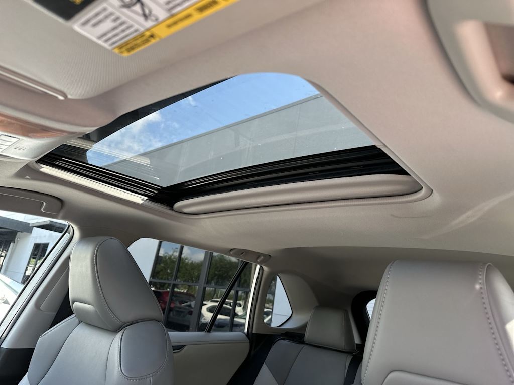 Thumbnail: 2020 Toyota RAV4 - 27