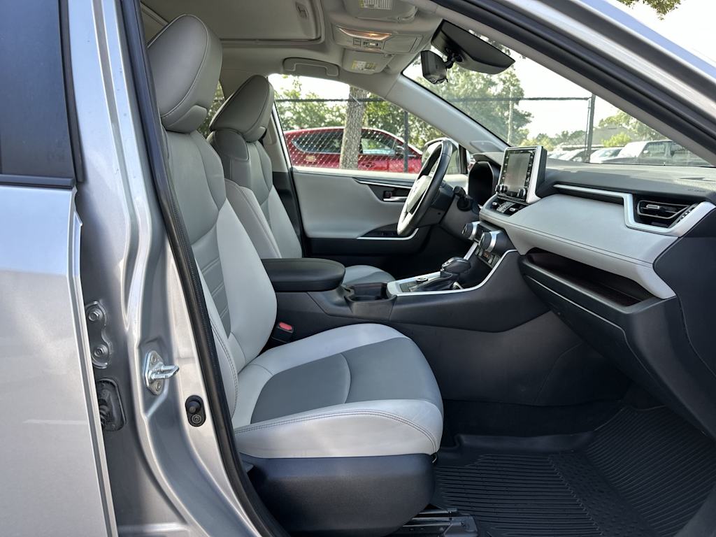 Thumbnail: 2020 Toyota RAV4 - 20
