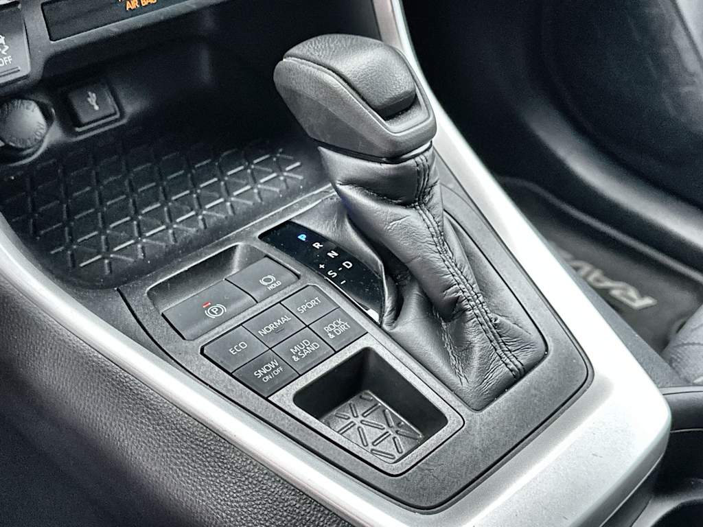 Thumbnail: 2021 Toyota RAV4 - 14