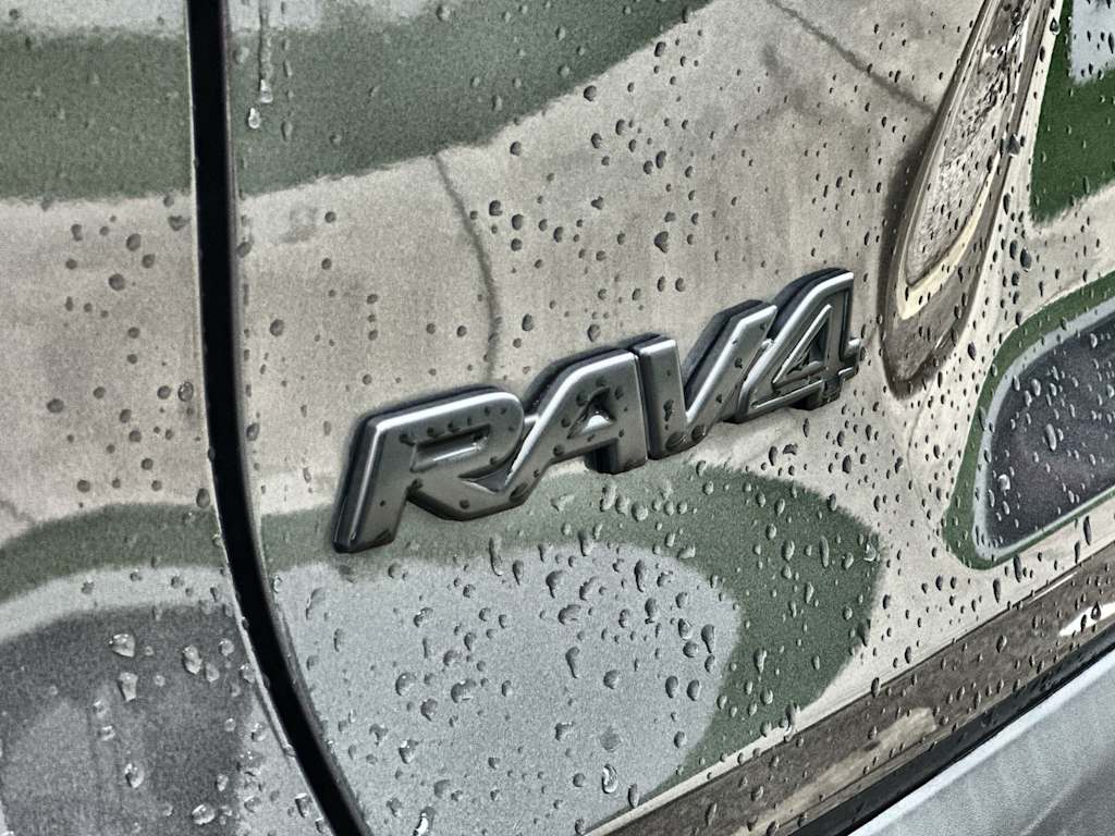 Thumbnail: 2021 Toyota RAV4 - 7