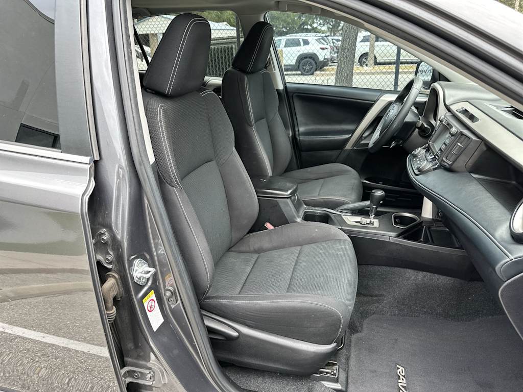 Thumbnail: 2018 Toyota RAV4 - 20