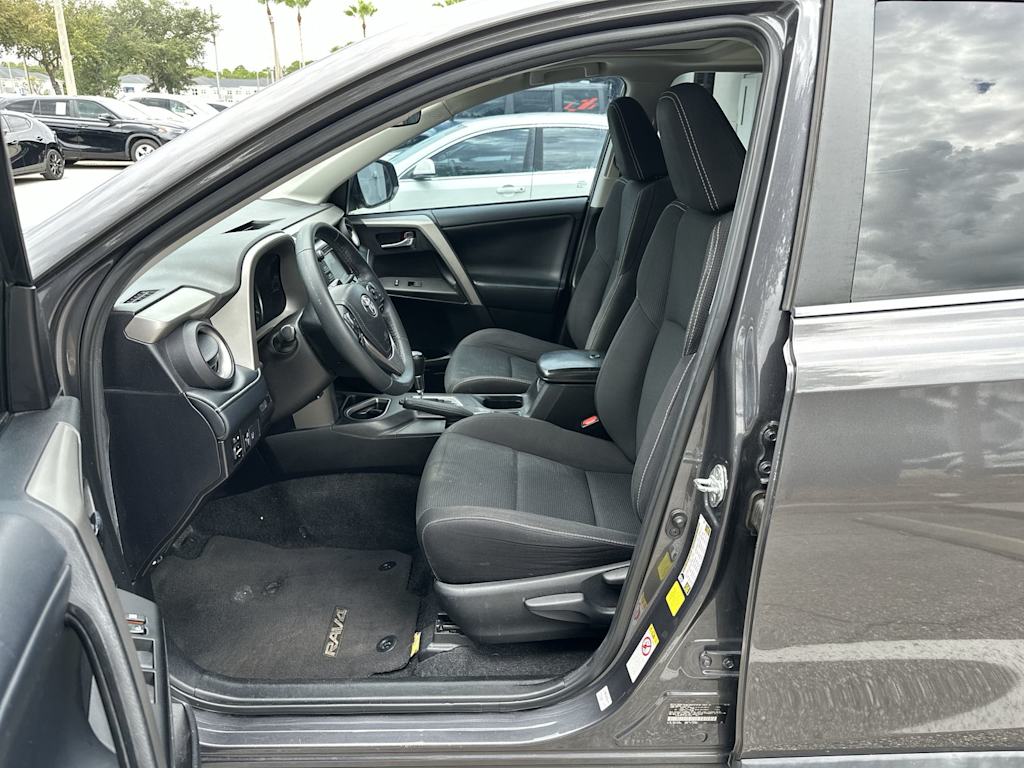 Thumbnail: 2018 Toyota RAV4 - 10