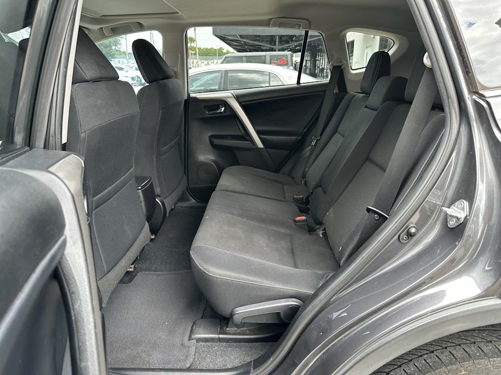 Thumbnail: 2018 Toyota RAV4 - 12