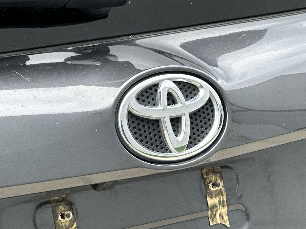 Thumbnail: 2018 Toyota RAV4 - 23