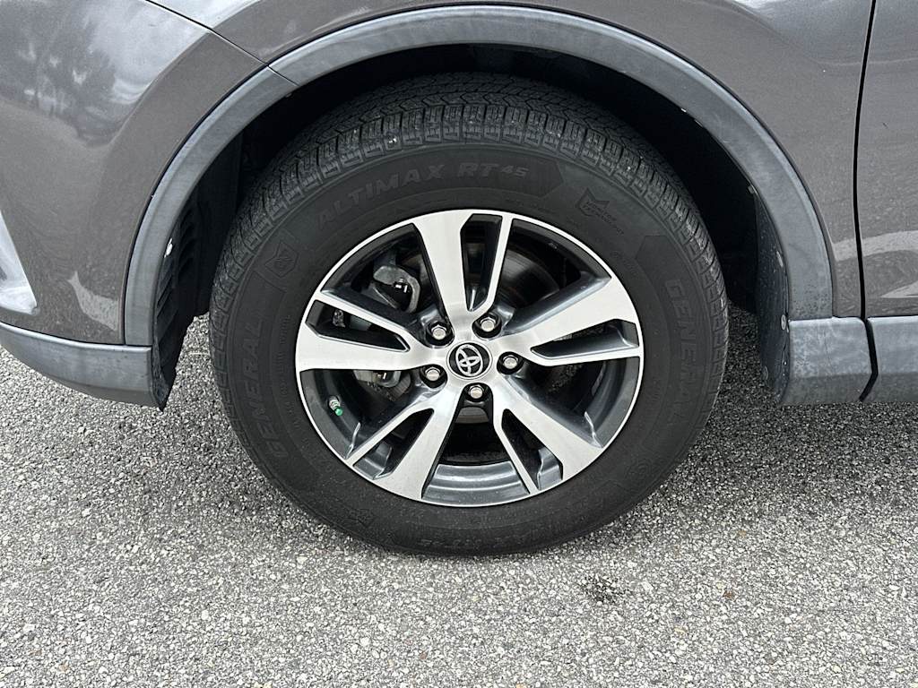 Thumbnail: 2018 Toyota RAV4 - 8