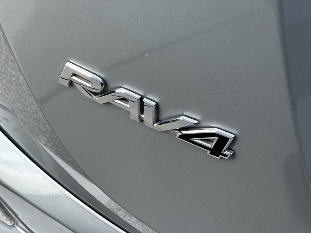 Thumbnail: 2018 Toyota RAV4 - 7