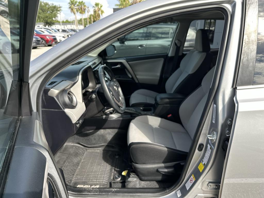 Thumbnail: 2018 Toyota RAV4 - 10