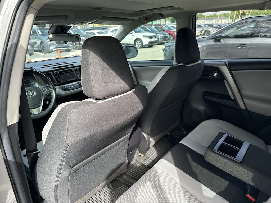 Thumbnail: 2018 Toyota RAV4 - 24