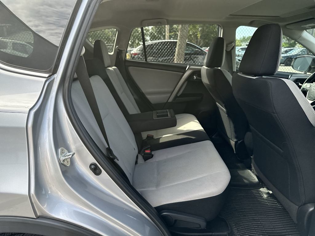 Thumbnail: 2018 Toyota RAV4 - 25