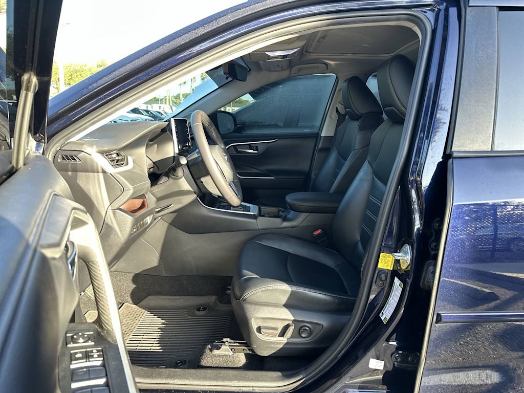 Thumbnail: 2020 Toyota RAV4 - 10