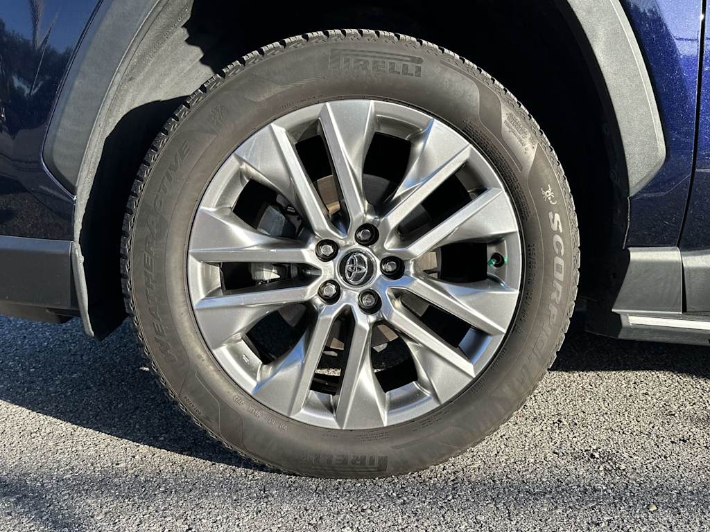 Thumbnail: 2020 Toyota RAV4 - 7