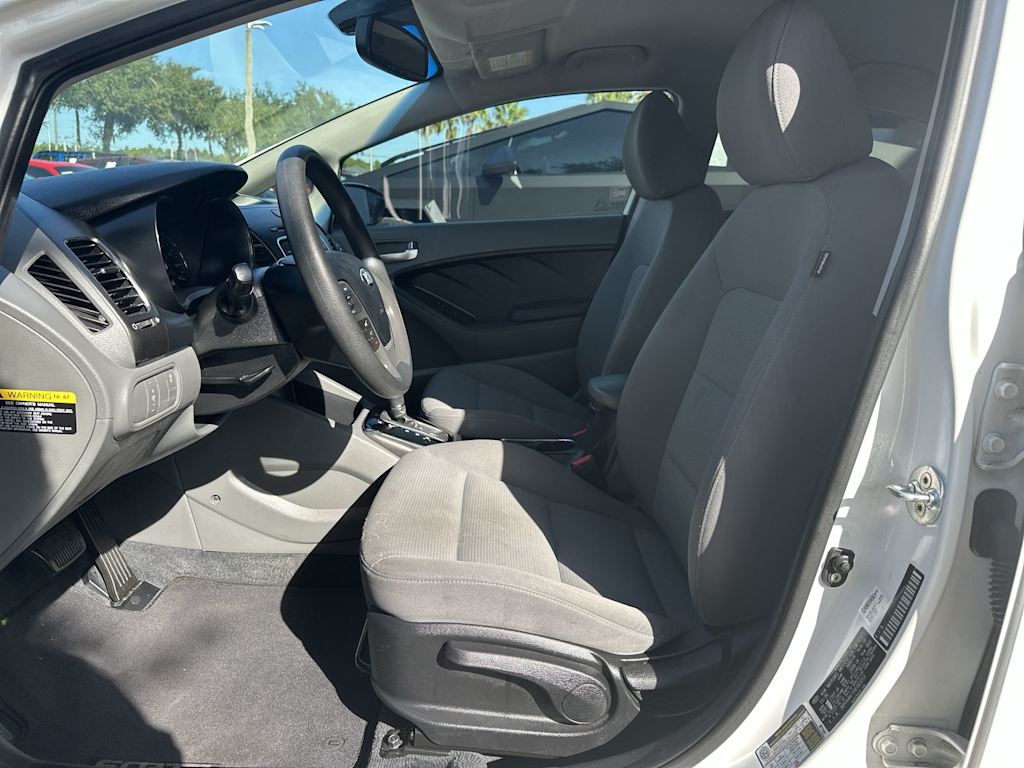 Thumbnail: 2017 Kia Forte - 11