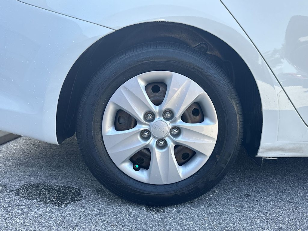 Thumbnail: 2017 Kia Forte - 8