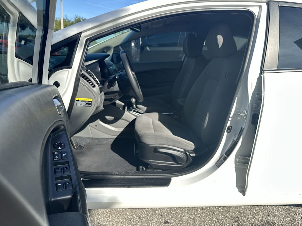 Thumbnail: 2017 Kia Forte - 18