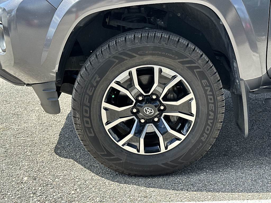 Thumbnail: 2022 Toyota Tacoma - 8