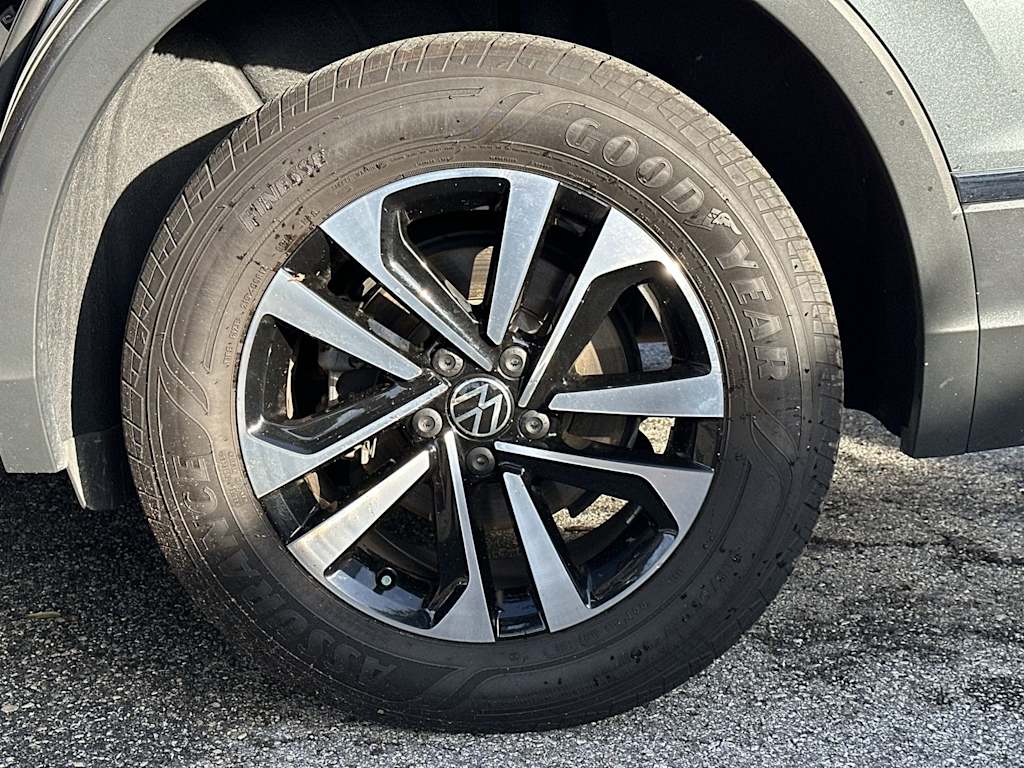 Thumbnail: 2022 Volkswagen Tiguan - 8
