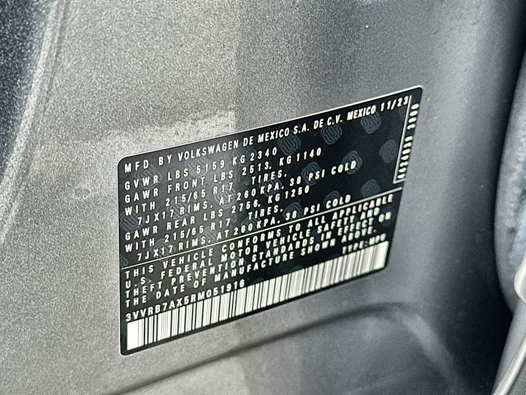 Thumbnail: 2024 Volkswagen Tiguan - 18