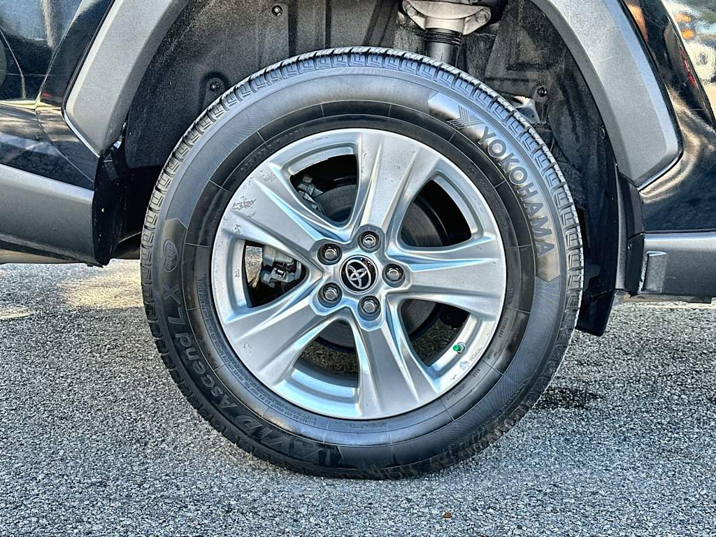 Thumbnail: 2021 Toyota RAV4 - 8