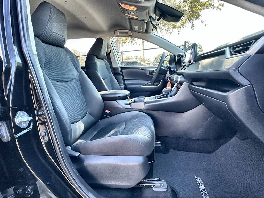 Thumbnail: 2021 Toyota RAV4 - 21