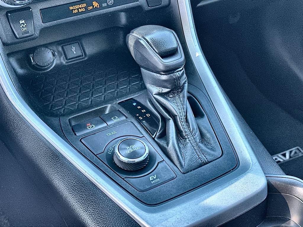 Thumbnail: 2021 Toyota RAV4 - 15