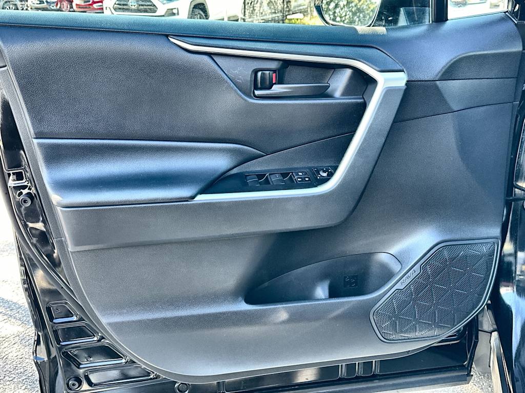 Thumbnail: 2021 Toyota RAV4 - 28