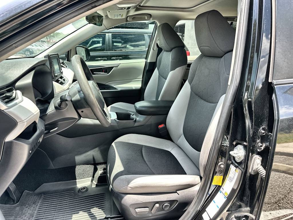 Thumbnail: 2022 Toyota RAV4 - 11