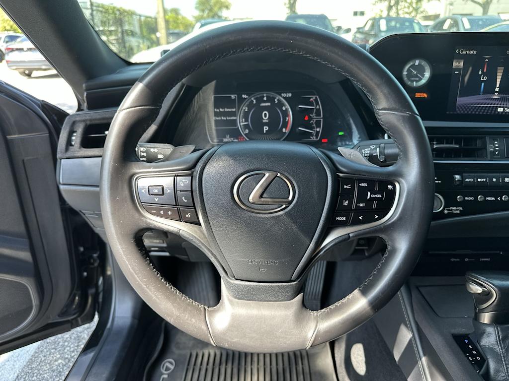 Thumbnail: 2022 Lexus ES - 9