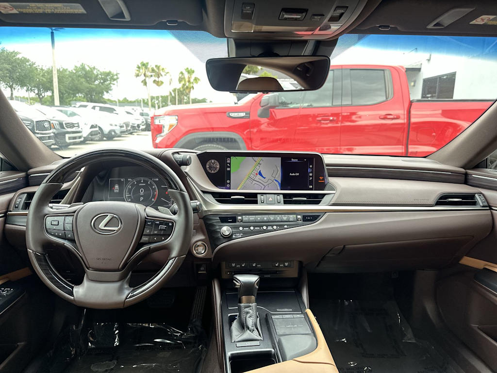 Thumbnail: 2021 Lexus ES - 2