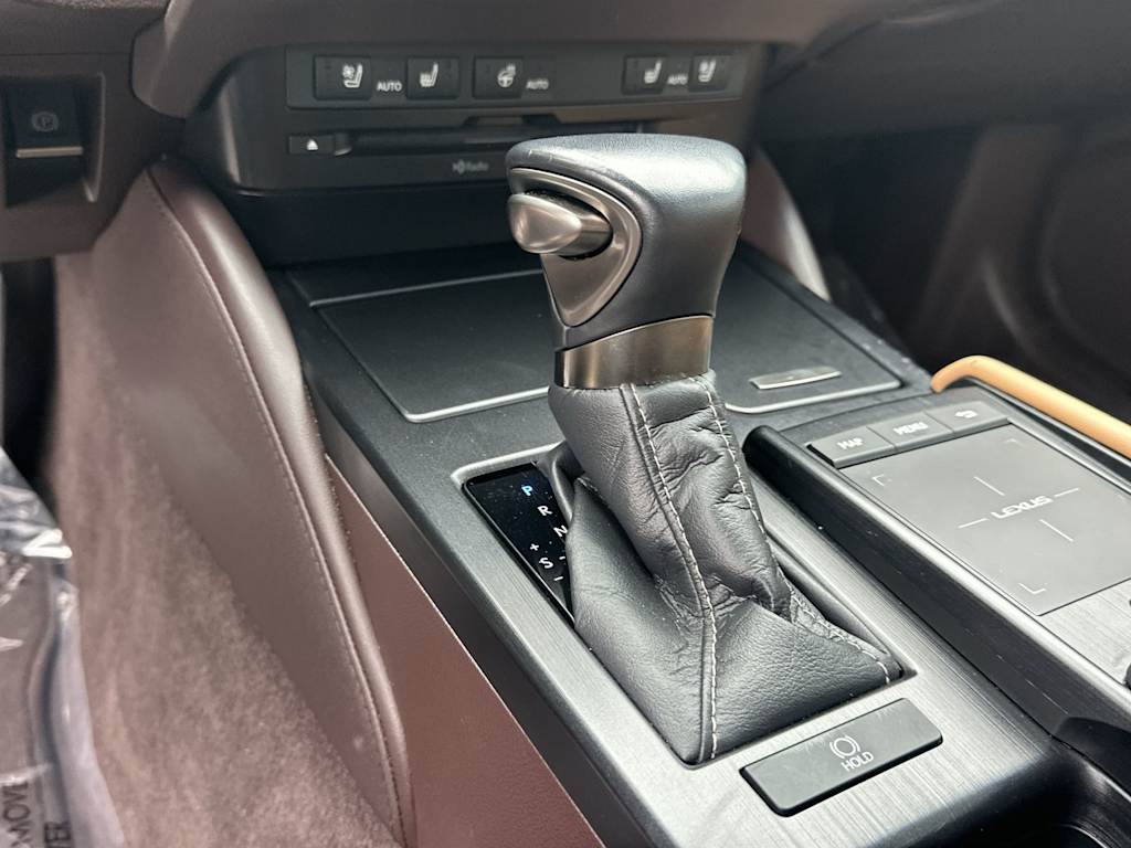 Thumbnail: 2021 Lexus ES - 27