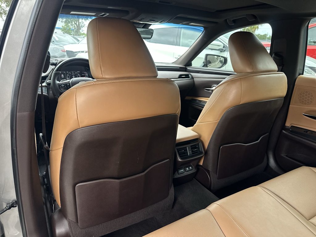 Thumbnail: 2021 Lexus ES - 25