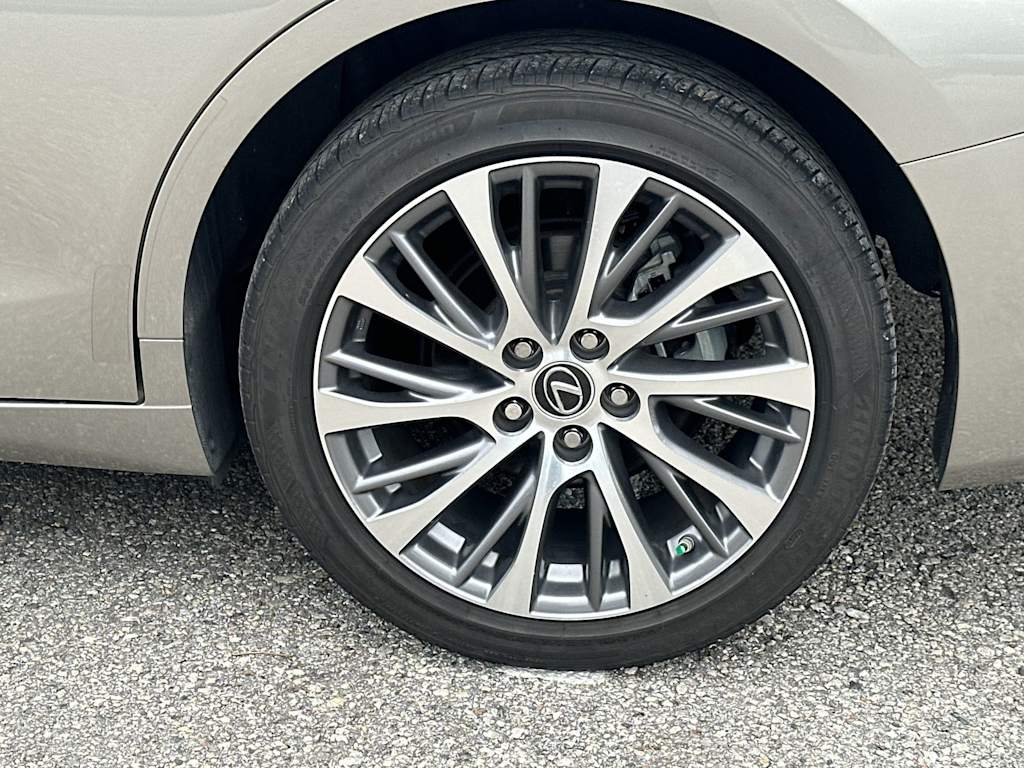 Thumbnail: 2021 Lexus ES - 8