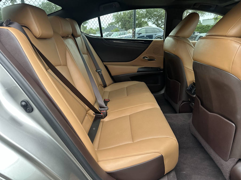 Thumbnail: 2021 Lexus ES - 26