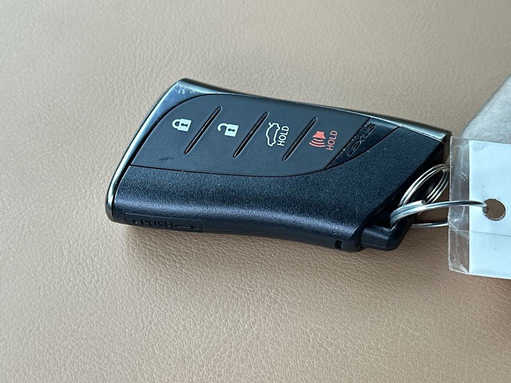 Thumbnail: 2021 Lexus ES - 18